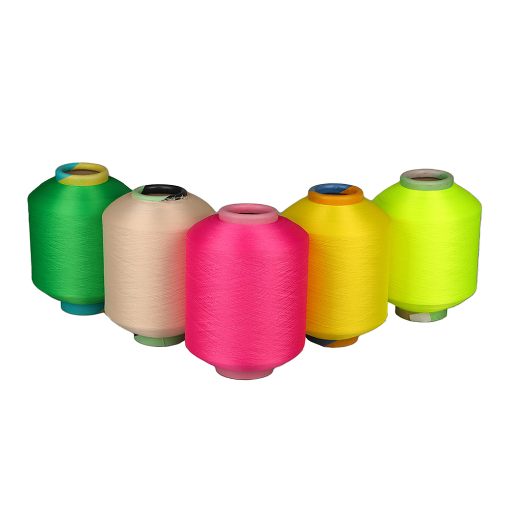 Fil recouvert de polyester coloré